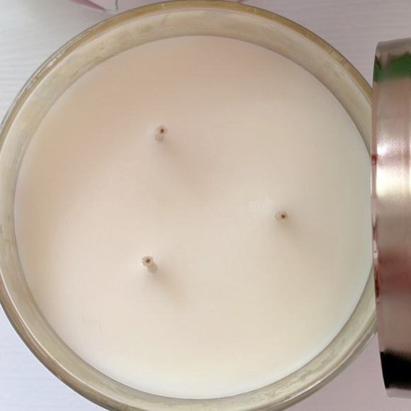 BATH & BODY WORKS VANILLA CLOUD SCENTED 3- WICK CANDLE NWT‼️ - Picture 6 of 8